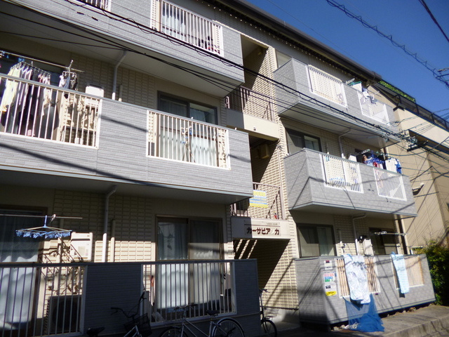 カーサビアンカのエントランス|とっても明るい居室です♪