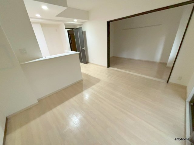 アベニール鷺洲　仲介手数料無料の居間・リビング