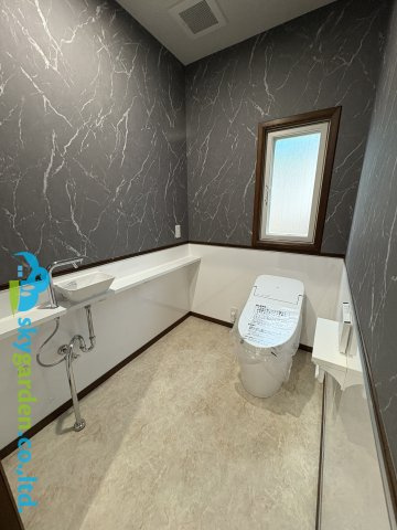 鎌倉市津　中古戸建のトイレ