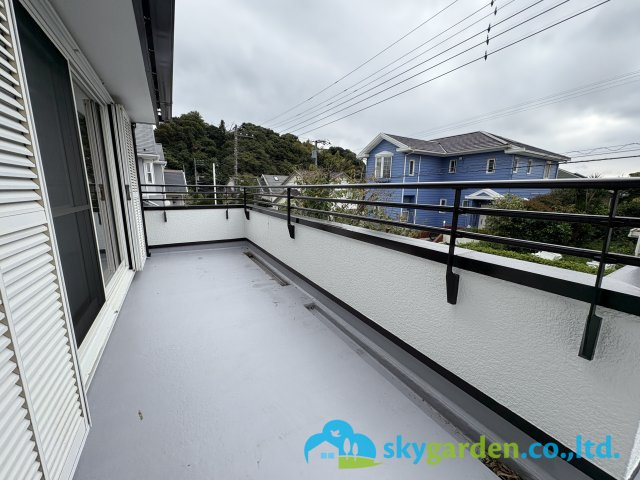 鎌倉市津　中古戸建のバルコニー|開放的で明るい空間を演出してくれるバルコニーです