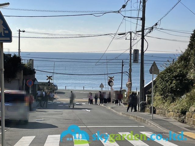 鎌倉市津　中古戸建の周辺|現地より約550m　鎌倉高校前付近の風景