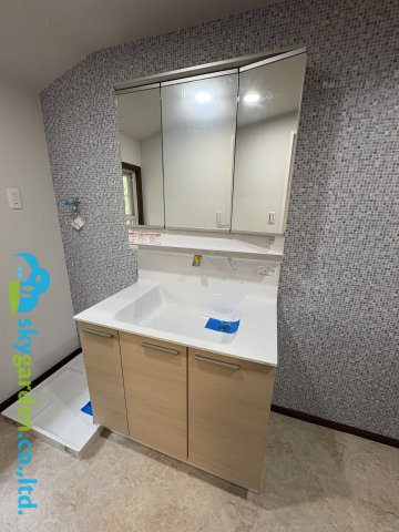 鎌倉市津　中古戸建の独立洗面台|2階の洗面化粧台