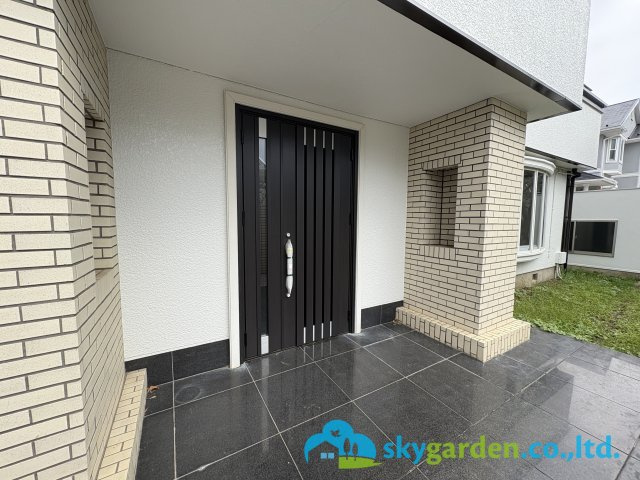 鎌倉市津　中古戸建の玄関