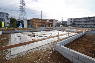 【外観】 | 【仲介手数料無料！！】日野市平山４丁目　新築戸建て（全14棟）6号棟　4180万円 | 令和７年10月20日撮影　建築中