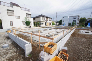 【外観】 | 【仲介手数料無料！！】日野市平山４丁目　新築戸建て（全14棟）7号棟　4880万円 | 令和７年10月20日撮影　建築中