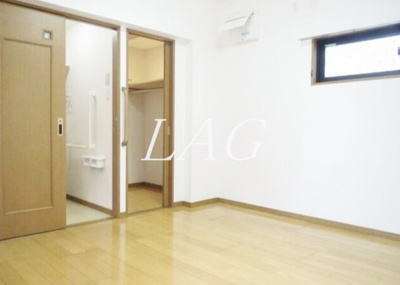 【居間・リビング】 | キャピタルヒロ | 洋室のお部屋です。