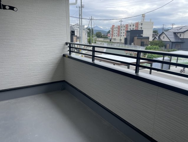 東根市六田3期【新築建売住宅】1号棟のバルコニー|洗濯は外干ししたいけど、外の目やお天気が気になる方注目です。