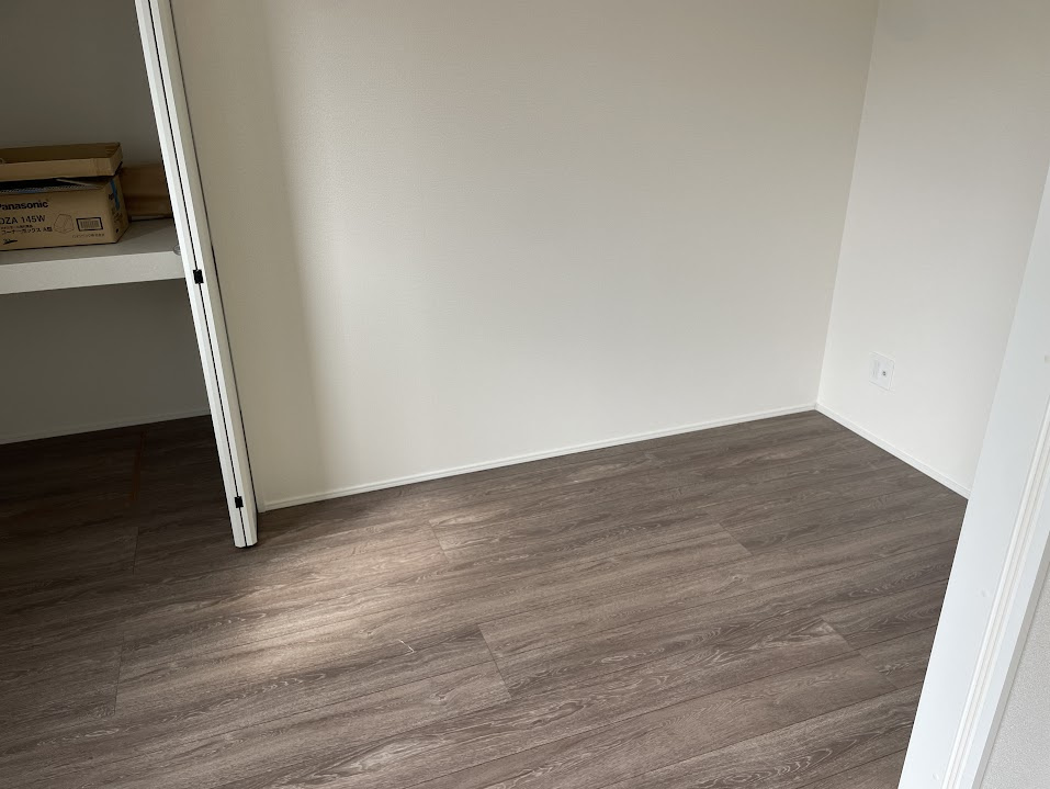 東根市六田3期【新築建売住宅】1号棟の洋室|1階洋室は客間としてもお子様のプレイルームとしてもご活用頂けます。