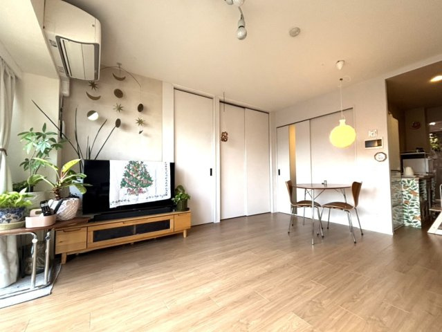 リノア北赤羽のその他共用部分|屋上ウッドデッキからの眺望。スカイツリーが望めます