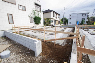 【外観】 | 【仲介手数料無料！！】日野市平山４丁目　新築戸建て（全14棟）8号棟　4880万円 | 令和７年10月20日撮影　建築中