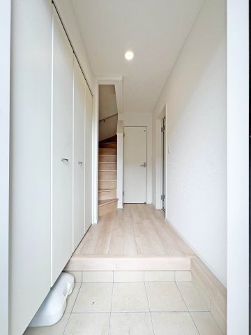 クレイドルガーデン名古屋市港区知多第2　2号棟の玄関