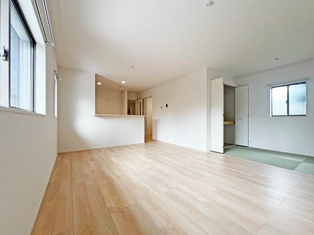 クレイドルガーデン名古屋市港区知多第2　2号棟の居間・リビング