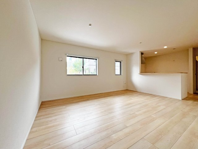 クレイドルガーデン名古屋市港区知多第2　2号棟の居間・リビング|開放的なリビング