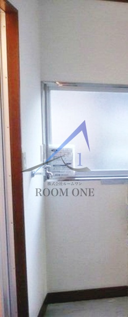 青葉荘の設備|洗濯機置場です。