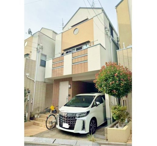 中野区江原町2丁目の外観|―新江古田駅徒歩4分！！―
LDK23帖　ゆったり4LDK邸宅　建物面積128.56㎡
南向き♪　陽当り良好です
周辺環境が充実した閑静な住宅地エリア
小学校まで約250ｍ！！