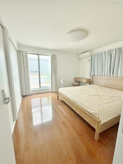 中野区江原町2丁目の洋室|洋室
プライベート空間も充実
各居室しっかりと広さを確保いたしました
主寝室は8.0帖
全室2面採光・収納付です