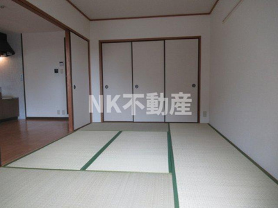 【内装】 | 吉鴻ハイネスⅢ（鴻池新田賃貸） | 落ち着いた雰囲気の和室付きです