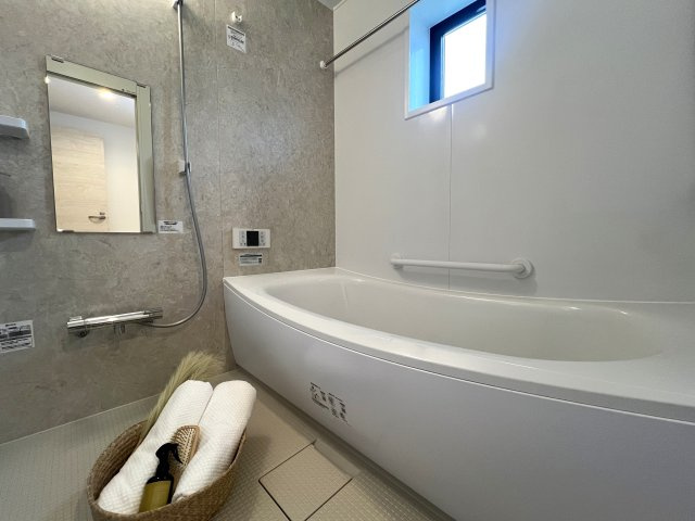 水着を仕込めば１５分後にはプールにダイブ！よみうりランドまで徒歩７分♪【麻生区細山６丁目】築浅戸建の浴室|落ち着いた空間のお風呂です