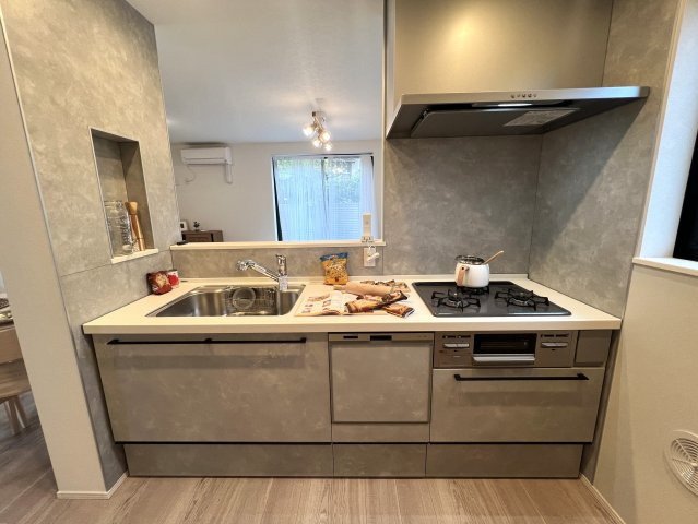 水着を仕込めば１５分後にはプールにダイブ！よみうりランドまで徒歩７分♪【麻生区細山６丁目】築浅戸建のキッチン|お料理しやすいキッチンです