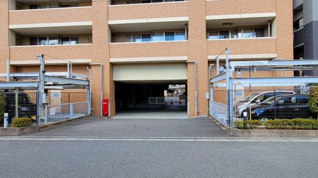 グラン・ノーブル和歌山友田町の駐車場