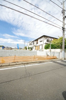 【外観】 | 【仲介手数料無料！！】日野市平山４丁目　新築戸建て（全14棟）9号棟　5080万円 | 令和７年10月20日撮影　建築中