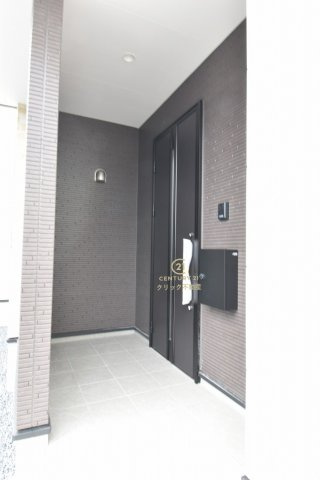 Terrace　日立市大久保町　1期 　2の玄関|玄関周りも洗練されたデザインです。玄関ドアにも断熱材が充填されており、冬の寒さが軽減されます。