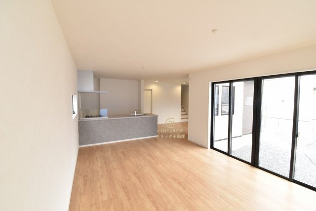 Terrace　日立市大久保町　1期 　2の居間・リビング|日差しあふれる明るいLDKです。インテリアショップで見掛けた「あの家具」も映えるかも！お気に入りの空間が寛ぎの時間を生み出します。