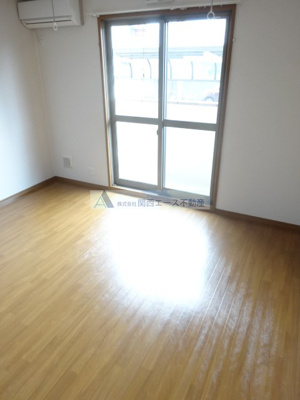 【寝室】 | ヴィラ・エターナル