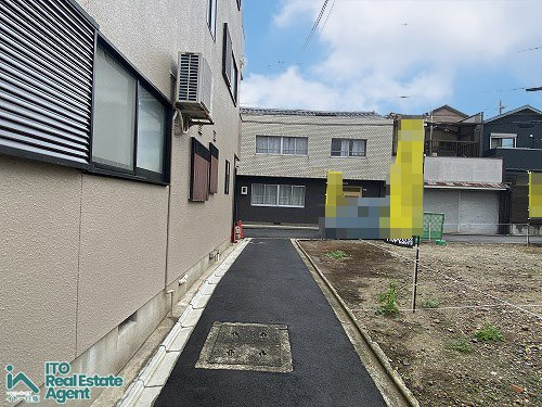 紫野中柏野町3号地　新築戸建の前面道路含む現地写真