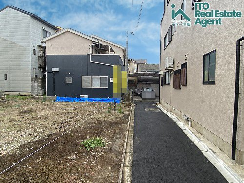 紫野中柏野町3号地　新築戸建の前面道路含む現地写真