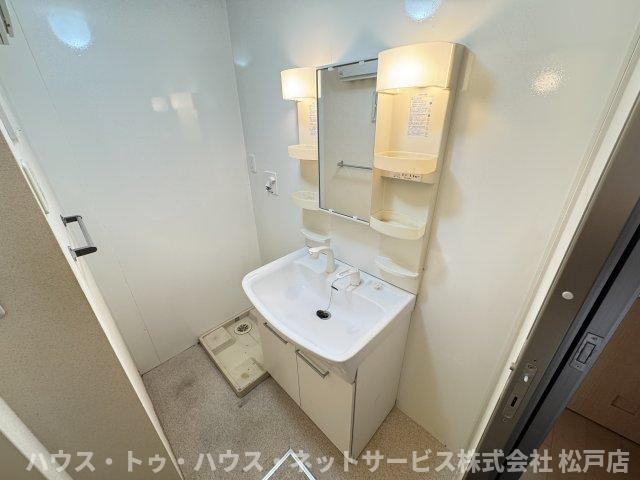 ヴィラ　ウィスタリアの洗面所