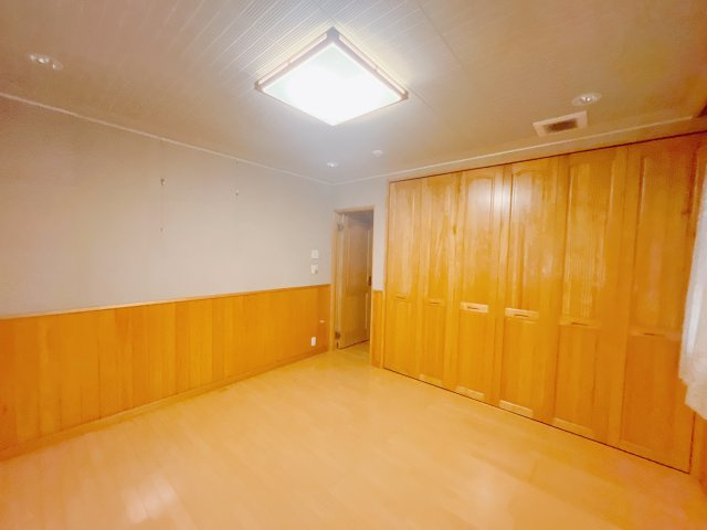 【中古戸建】前橋市上小出町2丁目の洋室|■1階洋室｜子供部屋のメリットは「自立心を養うことができる」「自分で整理整頓できるようになる」そして、お子様が成長した際には「プライバシーを確保できる」といい事だらけ♪