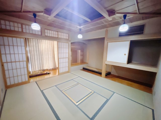 【中古戸建】前橋市上小出町2丁目の和室|■1階和室｜意外と場所をとるアイロンがけや、お洗濯物を畳むときにも広々と使うことができ、ちょっと一休みしたいとき、すぐに横になれるのも魅力です♪