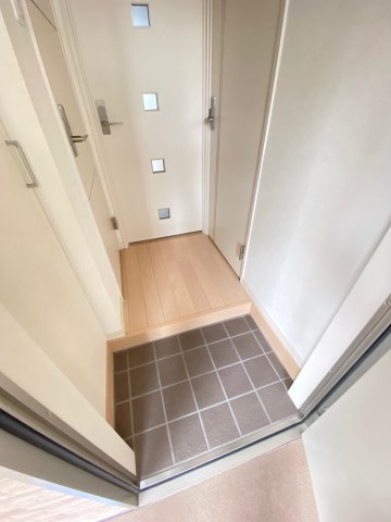 プロヴァンスヒルズ新宿の玄関