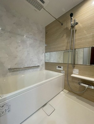 【浴室】 | ヴァースクレイシアIDZ中野鷺宮 | 追い焚き機能、浴室乾燥機付きバス。