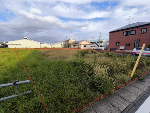 300坪超の広々とした土地です。