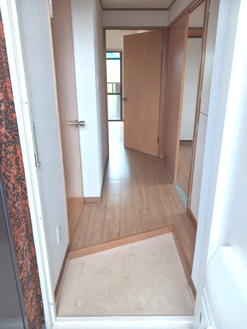 タキザワハイツの玄関