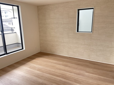 【寝室】 | 東根市六田3期【新築建売住宅】2号棟 | 大きいベットを置いてもスペースの取れる寝室です。