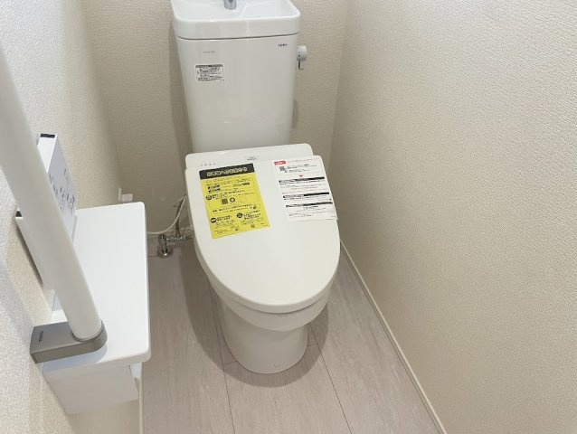 東根市六田3期【新築建売住宅】2号棟のトイレ|節水タイプのトイレは水道代の節約に繋がります。