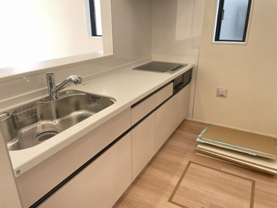 【キッチン】 | 東根市六田3期【新築建売住宅】2号棟 | 広々ワイドなキッチンは料理がしやすく快適です。