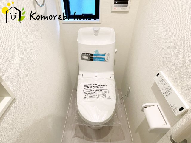 上尾市向山　11期　新築一戸建て　グラファーレ　02のトイレ|落ち着いたトイレです