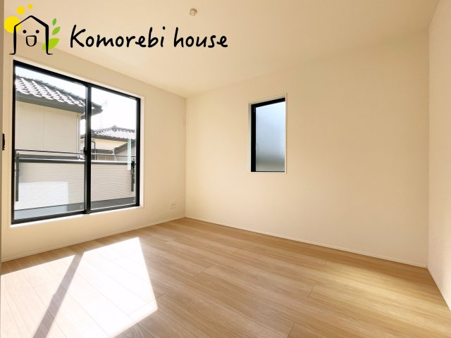 上尾市向山　11期　新築一戸建て　グラファーレ　02の寝室|広くて明るい寝室