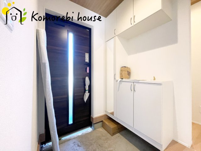 上尾市向山　11期　新築一戸建て　グラファーレ　02の玄関|シンプルで使いやすい玄関です