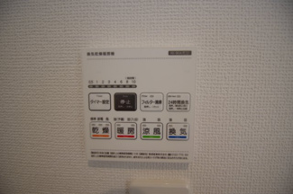 【冷暖房・空調設備】 | 【仲介手数料無料！！】府中市多磨町2丁目　新築戸建て（全7棟）6号棟　4990万円 | 浴室暖房・乾燥・換気・涼風
