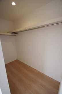 【収納】 | 【仲介手数料無料！！】府中市多磨町2丁目　新築戸建て（全7棟）6号棟　4990万円 | 主寝室のWIC
