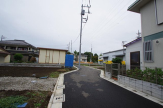 【前面道路含む現地写真】 | 【仲介手数料無料！！】府中市多磨町2丁目　新築戸建て（全7棟）6号棟　4990万円