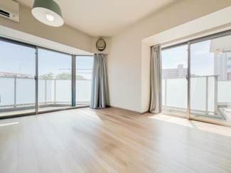  | 明るい日差しが差し込む南西角… 