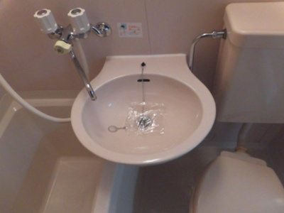 【洗面所】 | ロフティ淡路 | 浴室内にある洗面台です