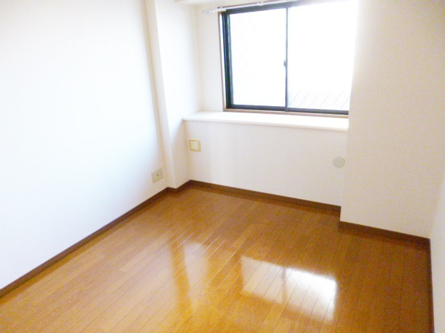 ラ・ポームの洋室|6帖洋室には窓もしっかりあります！