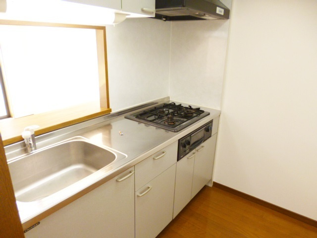 ラ・ポームのキッチン|独立型のキッチンは対面式です♪